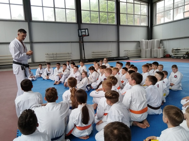 "Люблю толкать речи с трибуны 