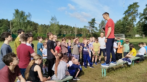 "Люблю толкать речи с трибуны 